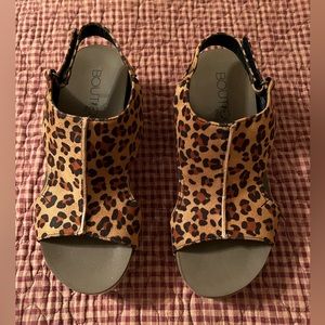 Boutique Corkys Volta Leopard Wedge - Size 7